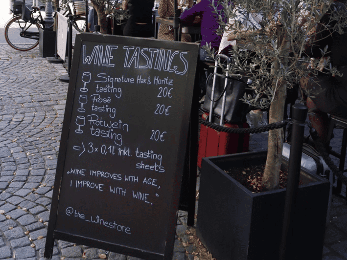 Munich: Romantic Wine Experience for Two at Viktualienmarkt - Crowd and romance check: when the atmosphere gets lively