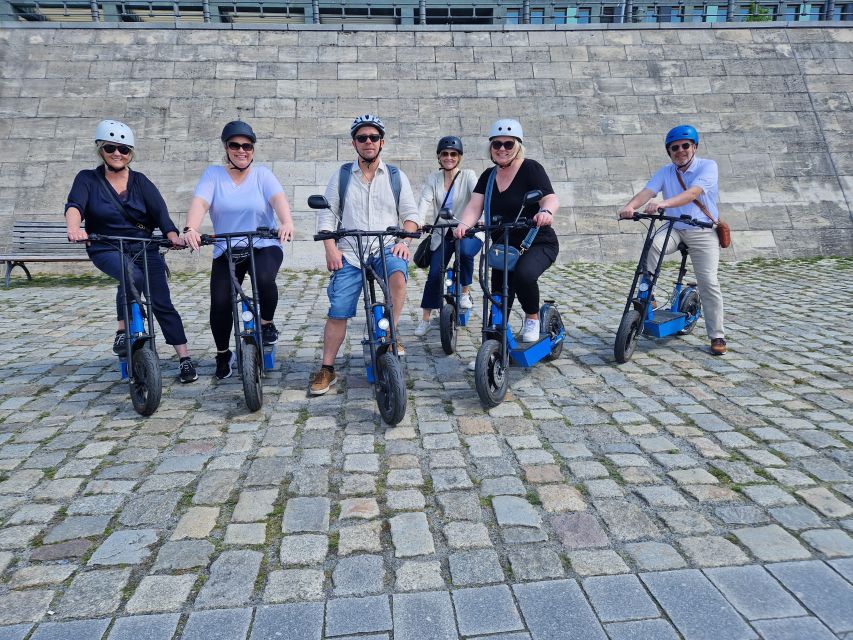 Munich: Top Sights Guided E-Scooter Tour - Eisbachsurfer and Maximilianeum: the curveball sights