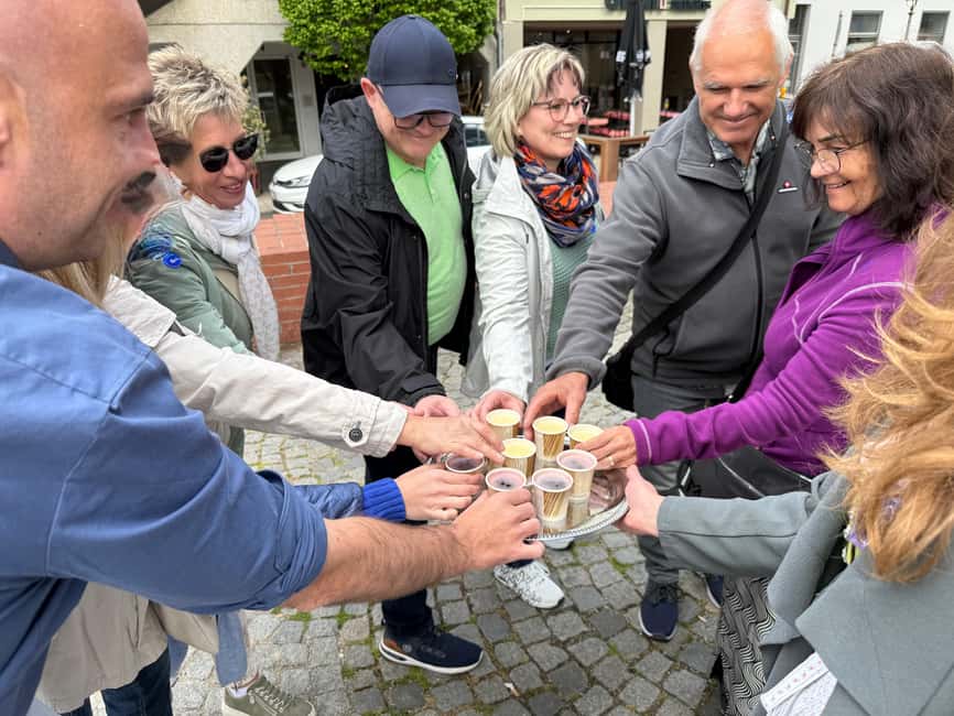 Munich: Viktualienmarkt & Altstadt Food Tour - The guide, the tone, and why your 2 hours likely won’t feel long