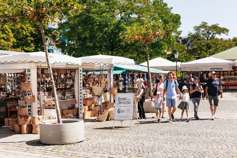 Munich: Viktualienmarkt Food Tour - Marienplatz to the market stalls, with a pace that works
