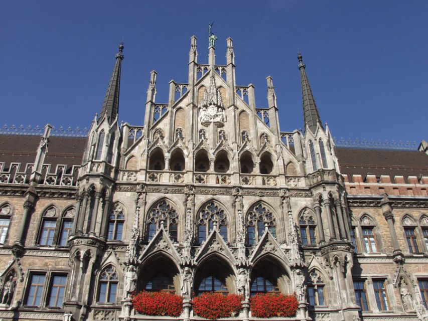 Munich: Walking Tour Old Town and Viktualienmarkt - Marienplatz at the start: where Munich teaches you how to look