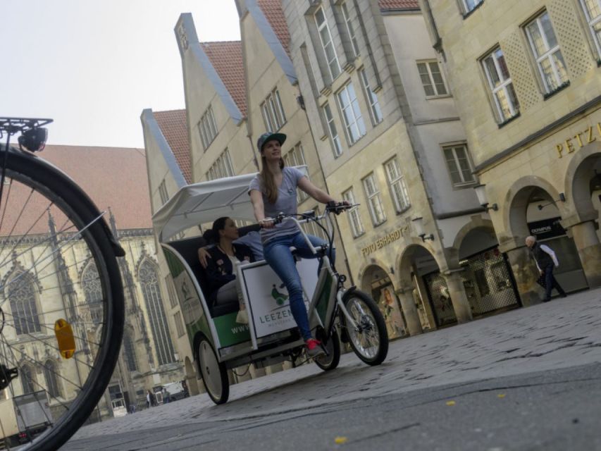 Münster-Highlights-Tour with Rickshaw-Guide - Schloss Münster: seeing power and position from the street
