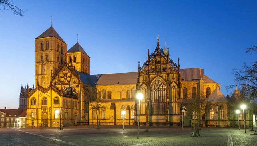 Münster: Nachtwächter-Führung (Erlebnistour) - Live Acting and How the Guide Keeps It Moving in 1.5 Hours