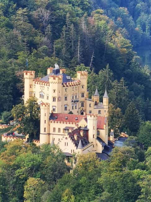 Neuschwanstein Bus Tour with Oberammergau or Alpine Coaster - From Oberammergau To Hohenschwangau: Timing, Lunch, and Walking