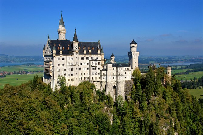 Neuschwanstein Castle and Linderhof Palace Day Trip from Munich - Oberammergau bus stop: quick village color, Lüftlmalerei facades