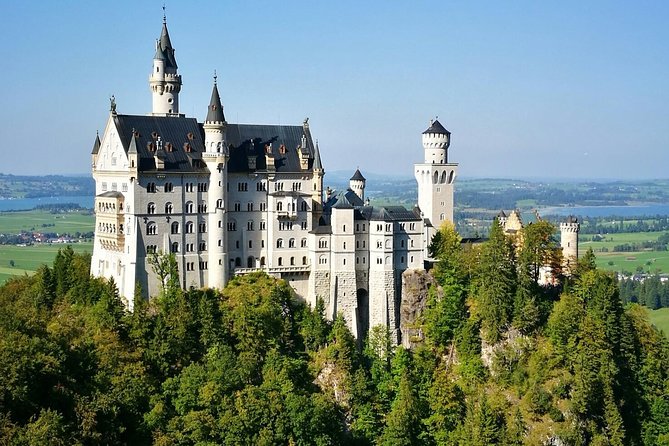 Neuschwanstein Castle by Bus Incl. Bike Ride or Hohenschwangau - Coach Ride From Munich: Comfortable, Animated, and Ready for Wi-Fi