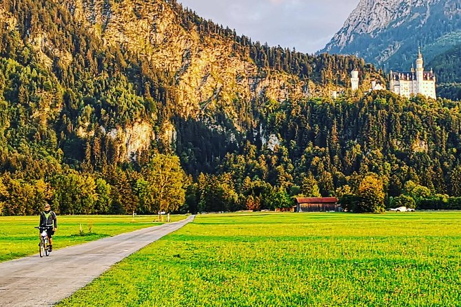 Neuschwanstein Castle by Bus Incl. Bike Ride or Hohenschwangau - Bike Ride to the Brewery and Alpine Views