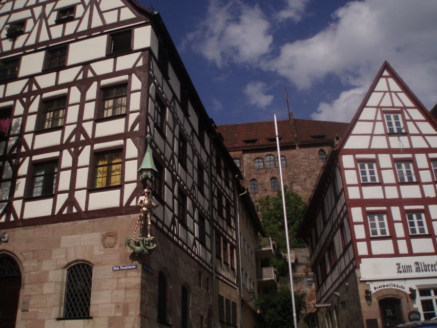 Nuremberg: 1.5-Hour Private Tour through Historical Old Town - Hauptmarkt, fountain, and Frauenkirche: the city’s main meeting room