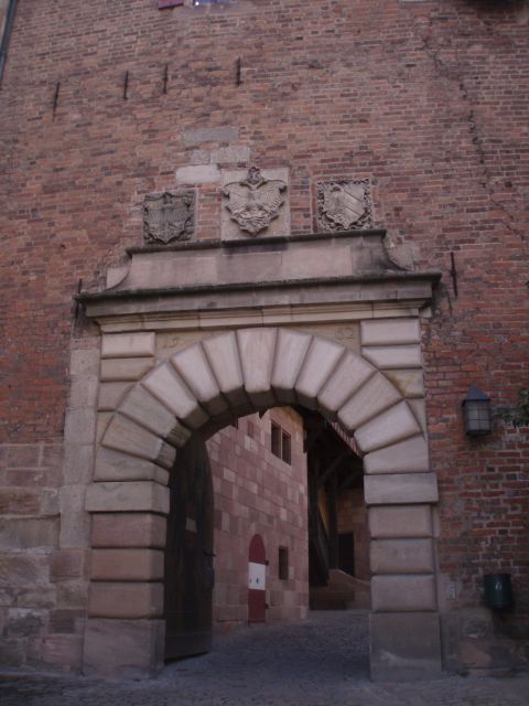 Nuremberg: 1.5-Hour Private Tour through Historical Old Town - Tiergärtnertorplatz: a quick geography lesson disguised as a stop