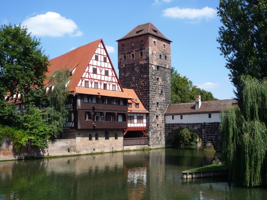 Nuremberg 2-Hour Old Town Highlights Walking Tour in English - Imperial Castle Courtyards and the Holy Roman Empire Connection