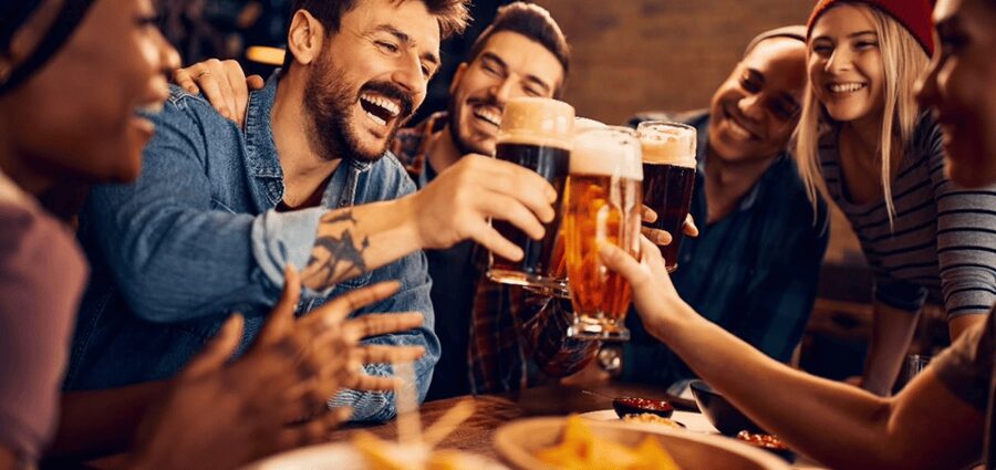 Nuremberg: Bar and Club Tour with Free Shots and Free Entry - Arriving at Zeit & Raum and getting your wristband fast