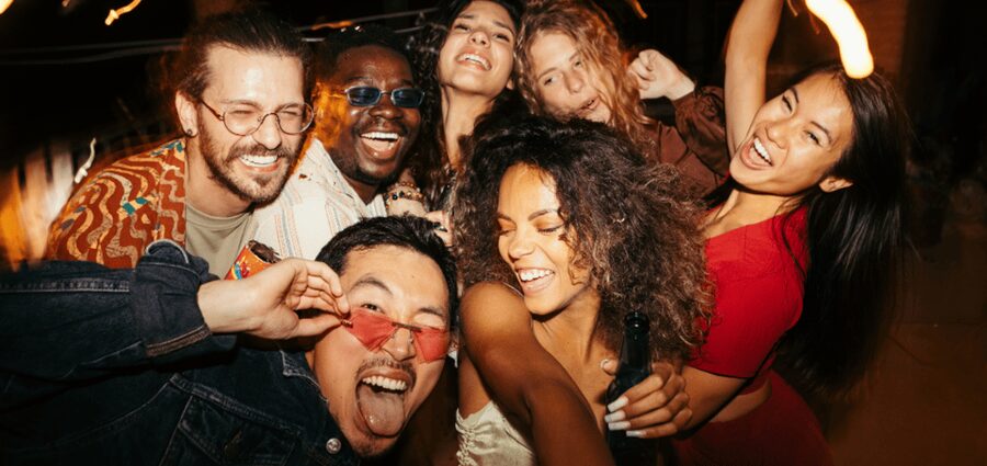 Nuremberg: Bar and Club Tour with Free Shots and Free Entry - The guide matters, and names like Alp show up for a reason