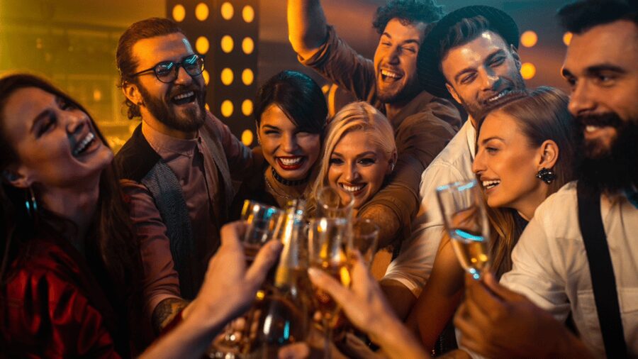 Nuremberg: Bar and Club Tour with Free Shots and Free Entry - Four hours, up to four bars, one club, and a simple night flow