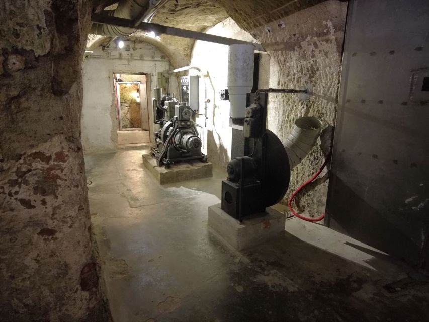 Nuremberg: Historischer Kunstbunker WWII Art Bunker Tour - How a beer cellar became a bomb shelter for art