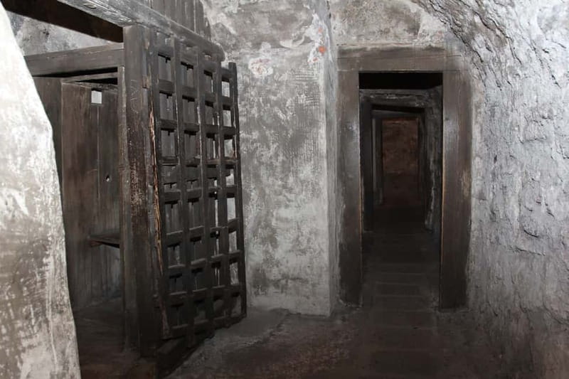 Nuremberg: Medieval Dungeons Guided Tour - Guide style that makes the 45 minutes fly