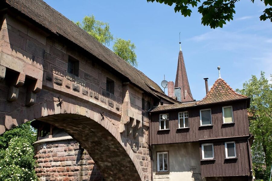 Nuremberg: The Old Town in Evening Light - IN GERMAN - Fleischbrücke, the Ox, and That Latin Line You Will Want Explained