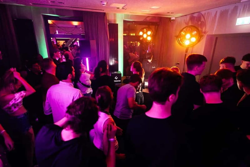 Original Hamburg Pub Crawl Sex & Crime St. Pauli Tour - Who this crawl suits best, and who should skip