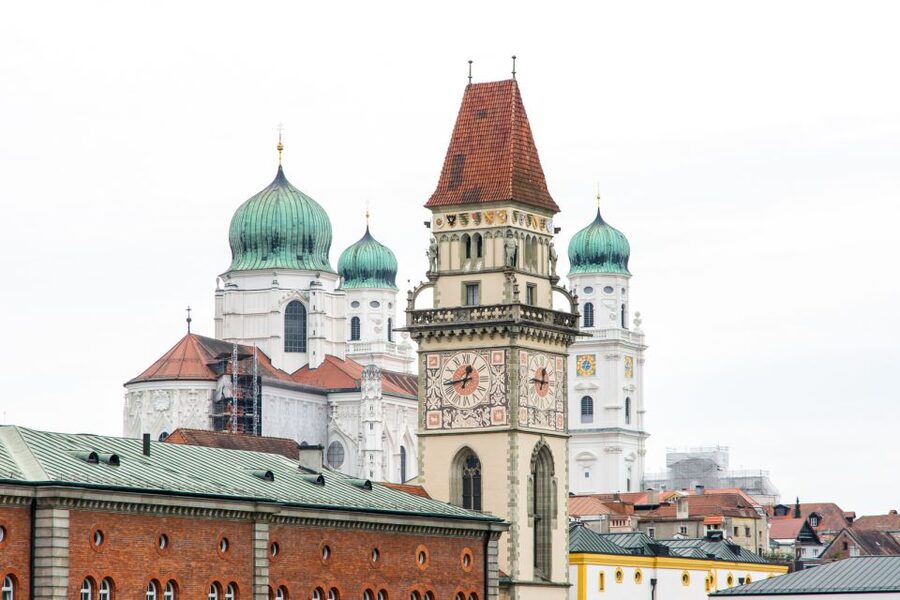 Passau: City Highlights Guided Walking Tour - Höllgasse Artists Alley: The Cobblestone Photo Stop That Feels Personal