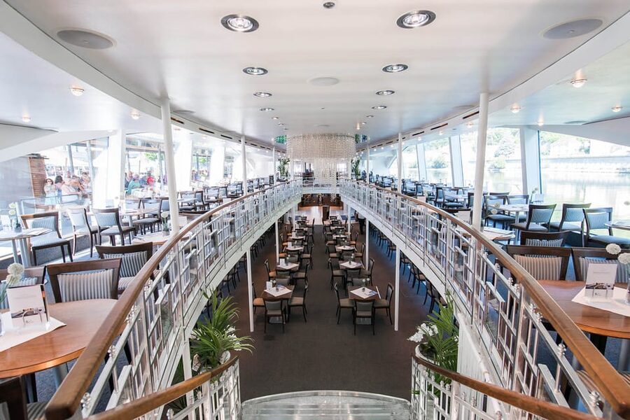 Passau: Crystal Ship Sightseeing Cruise - Haus am Strom GmbH Stop for River Context