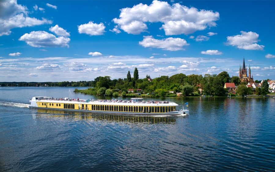 Potsdam by Boat: Island Cruise - Sacrow-Paretz Canal and the Hohenzollern Riverfront: What Makes the Middle of the Trip Work