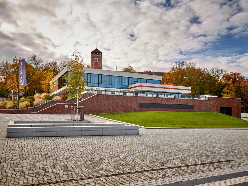 Potsdam: Entry to DAS MINSK Kunsthaus in Potsdam - A former Minsk terrace becomes an art meeting point