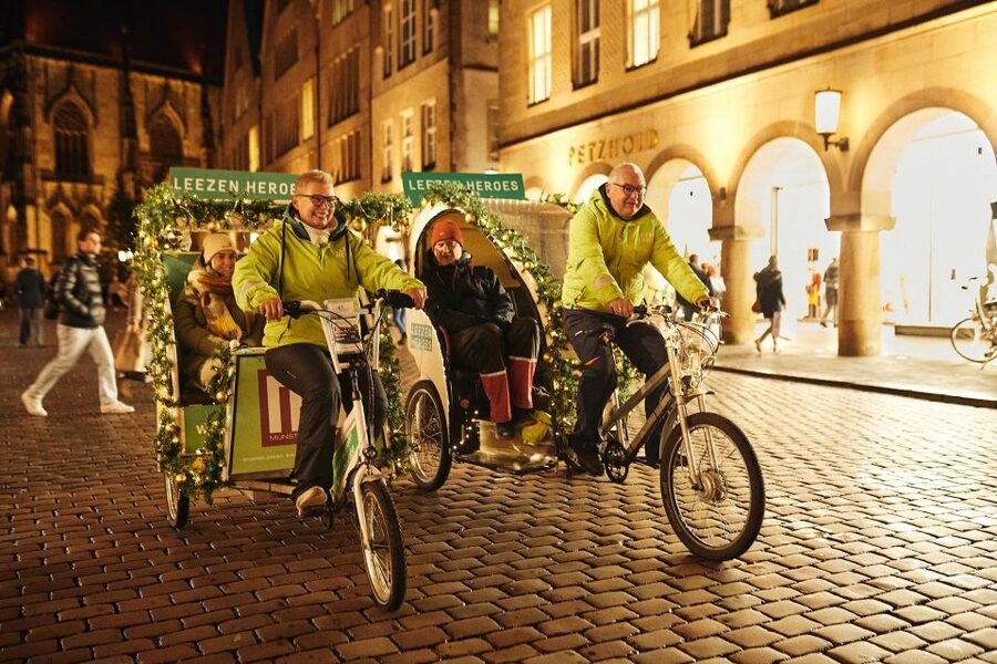 Private Christmas Tour in Münster including Glühwein - Münster at Advent, seen from a rainproof rickshaw