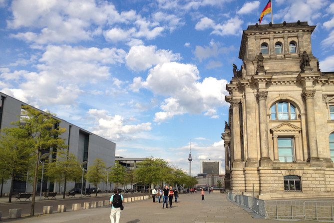 Private Taxi Tour of Berlin East and West and Neighbourhood approx. 4-6h - The Wall, East-West border areas, and Berlin’s “how it happened” stops
