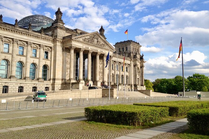 Private Taxi Tour of Berlin East and West and Neighbourhood approx. 4-6h - West Berlin boulevard time: Kurfürstendamm, KaDeWe, and the Kaiser Wilhelm Memorial Church area