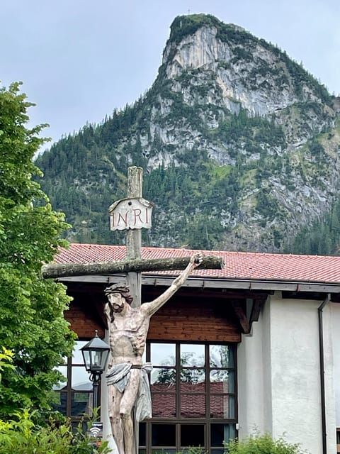 Private tour to Neuschwanstein castle from Munich - A door-to-door Neuschwanstein day with private van comfort