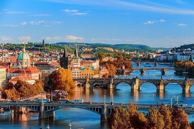 Private Transfer from Berlin to Prague with 2h of Sightseeing - Vehicle Sizing and Luggage Math That Actually Matters