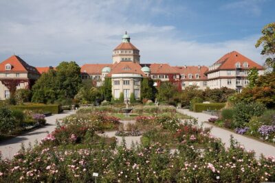 Private transfer: Vilshofen to Munich with 2h sightseeing stop