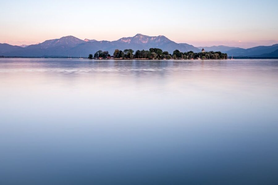 Private Van Tour to the Royal Palace of Herrenchiemsee - Free Time, Food Stops, and Time to Enjoy the Water