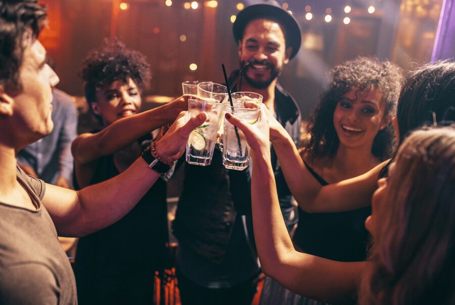 Pubcrawl Augsburg: Tour through best Bars and Clubs in Town - Susis Hexenhaus to Mo Club: how the evening is paced