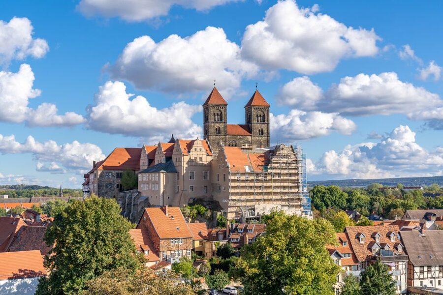 Quedlinburg: Guided City Highlights Walking Tour - Quedlinburg’s highlights, in a walk you can actually finish