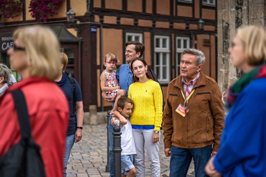 Quedlinburg: Guided City Highlights Walking Tour - The town hall stop: civic history you can read in stone