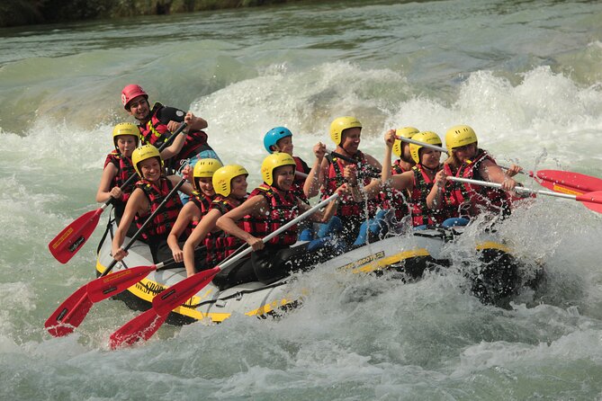 Rafting on the Isar - First Minutes Matter: Safety, Helmets, and Paddle Basics