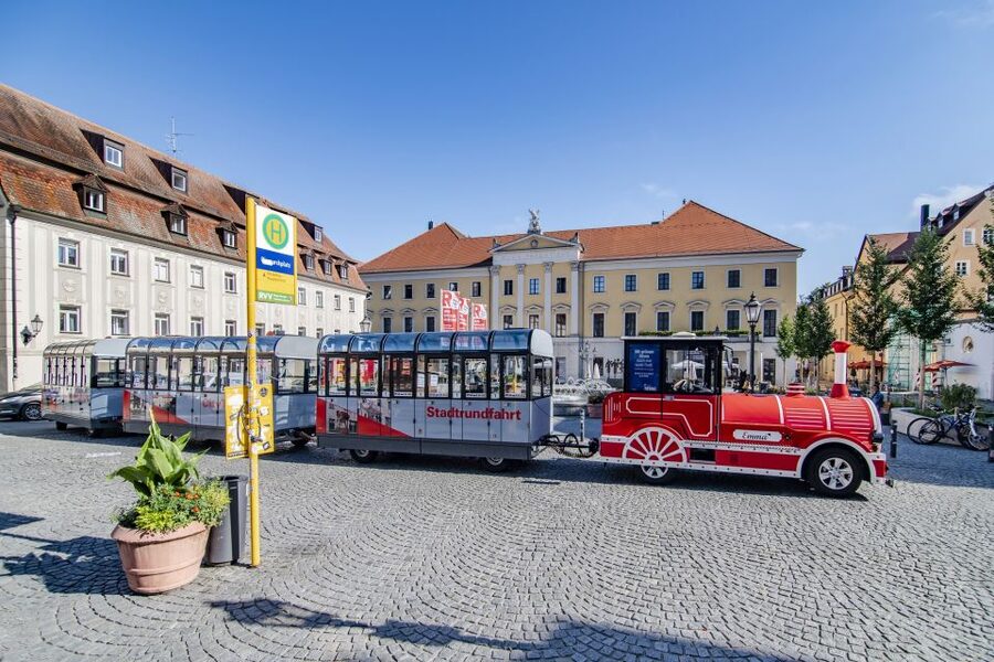 Regensburg: City Tour with the Bimmelbahn Train - St. Emmeram Palace and Thurn and Taxis: The Sight With Big Historical Weight