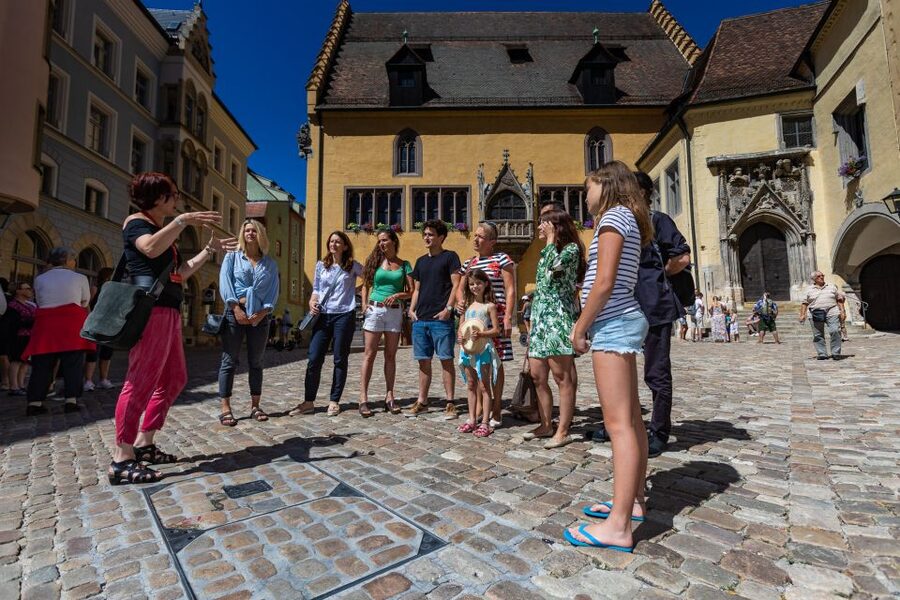 Regensburg: Guided City Walking Tour of the Old Town - St. Peter’s Cathedral: connecting faith to civic identity