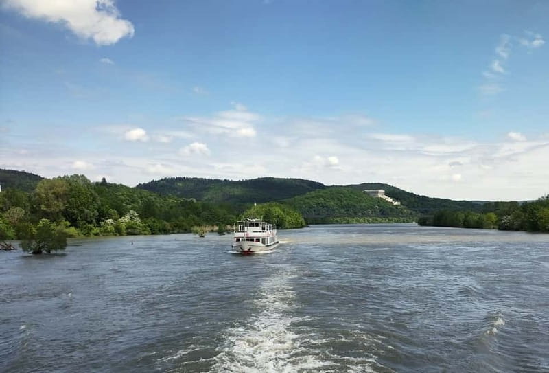 Regensburg: Klinger's Sightseeing Boat Tour to Walhalla - Boarding at Anleger 1 and what the cruise does before Walhalla