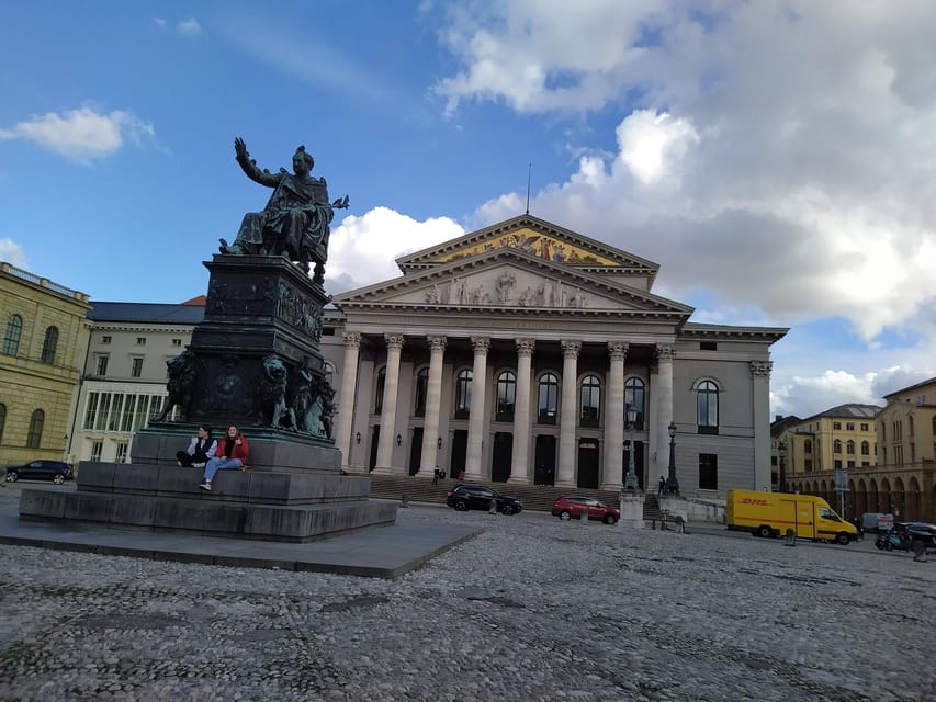 Residence of Munich private tour with skip the line ticket - Inside the former Wittelsbach palace: courtyards, rooms, and rebuilt grandeur