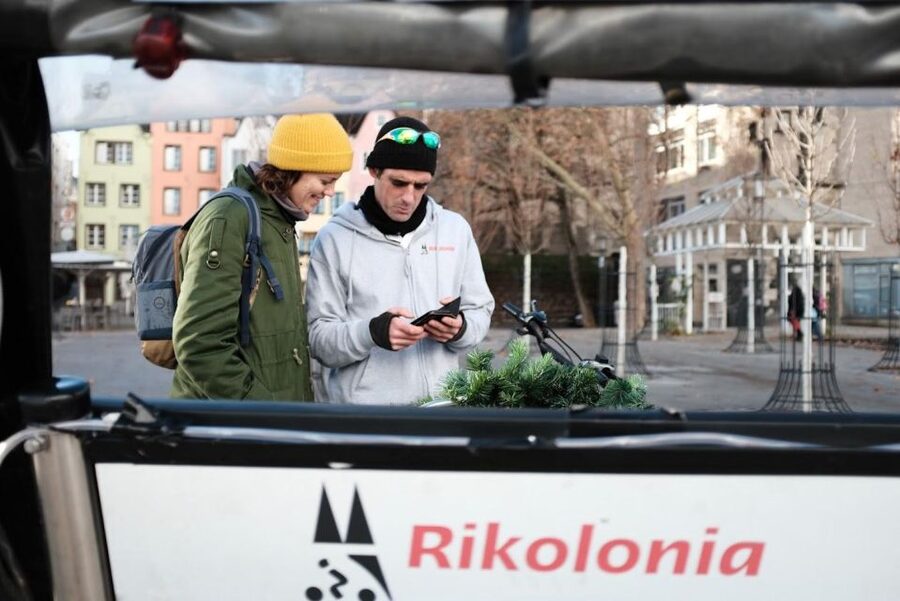 Rickshaw Glühwein Ride - The rickshaw setup: private ride, blankets, and rain protection