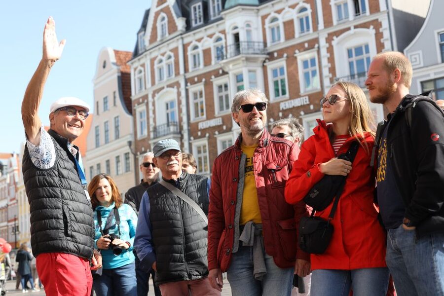 Rostock: Guided tour of the historic city center - Historic Buildings Meet Modern Rostock
