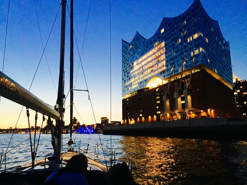 Sailing trip ''the Elbe by night", Hamburg/Elbe - Why the Elbe at night feels different from a regular sightseeing cruise