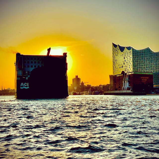 Sailing trip ''the Elbe by night", Hamburg/Elbe - Instruction that actually helps: sailing, navigation, safety, seamanship