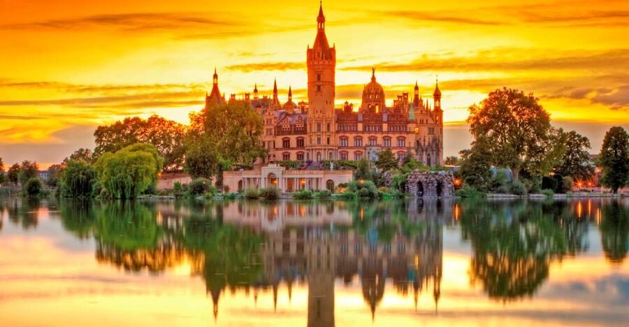 Schwerin: City Highlights Guided Tour - Schwerin old town in 90 minutes, with the right kind of focus
