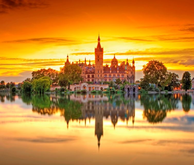 Schwerin: City Highlights Guided Tour - Meeting at Tourist Information, then straight to Market Square