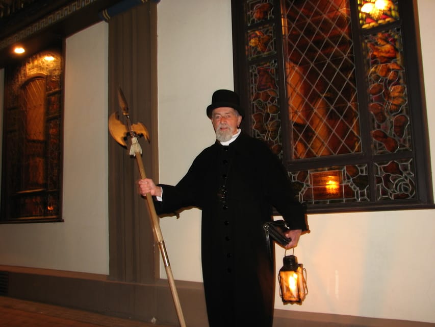 Schwerin: Tour with the Night Watchman - Meeting at the Historic Market Square (and how to time your evening)
