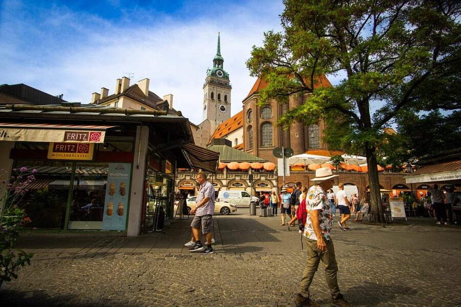 Short & sweet: Tasting the Viktualienmarkt - The guide factor: humor, insider knowledge, and city context