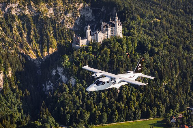 Sightseeing flight Zugspitze Neuschwanstein Castle Alps Munich Augsburg - Zugspitze and Eibsee: the high point of the trip