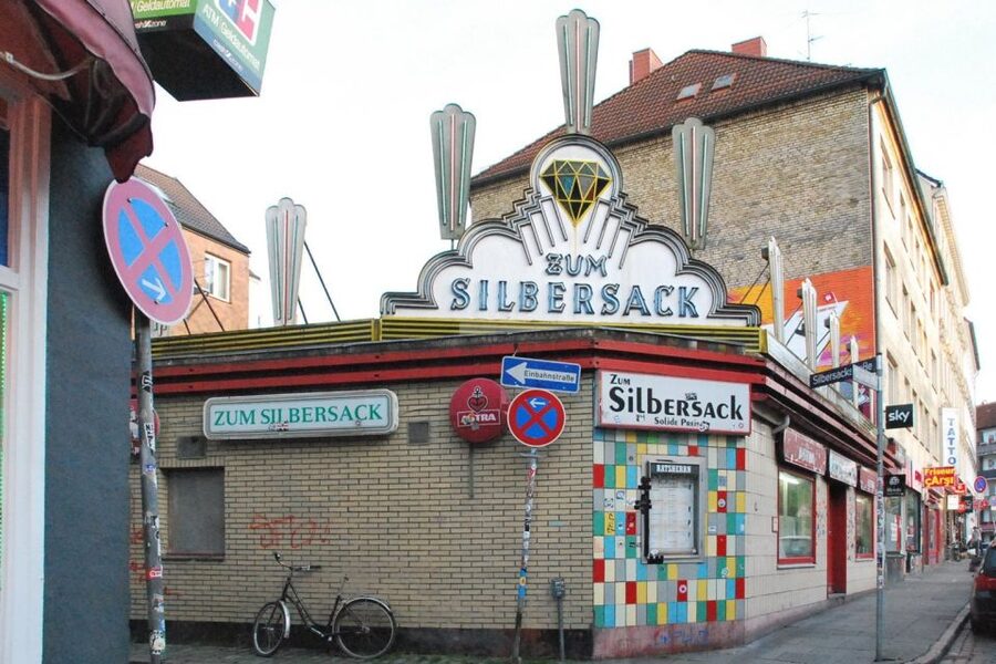 St. Pauli: Daytime Tour - The Davidwache police station stop: spotting the vibe behind the façade